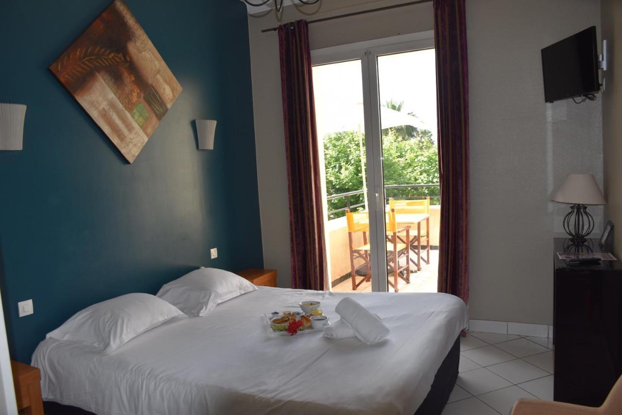 Adonis Sanary Grand Hotel Des Bains Bagian luar foto