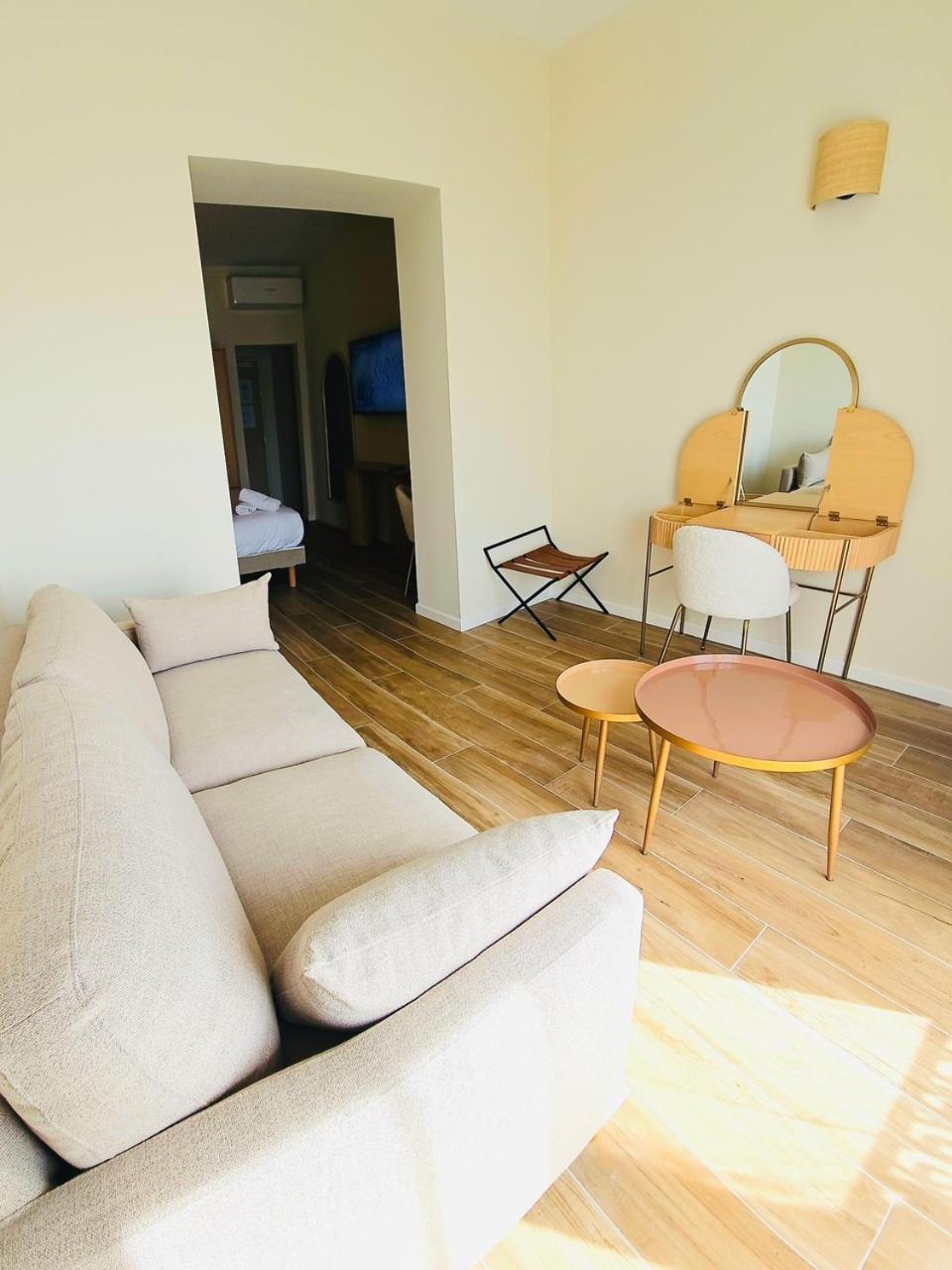 Adonis Sanary Grand Hotel Des Bains Bagian luar foto