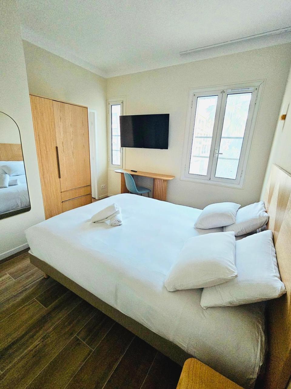Adonis Sanary Grand Hotel Des Bains Bagian luar foto