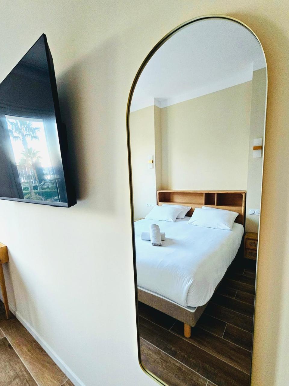 Adonis Sanary Grand Hotel Des Bains Bagian luar foto