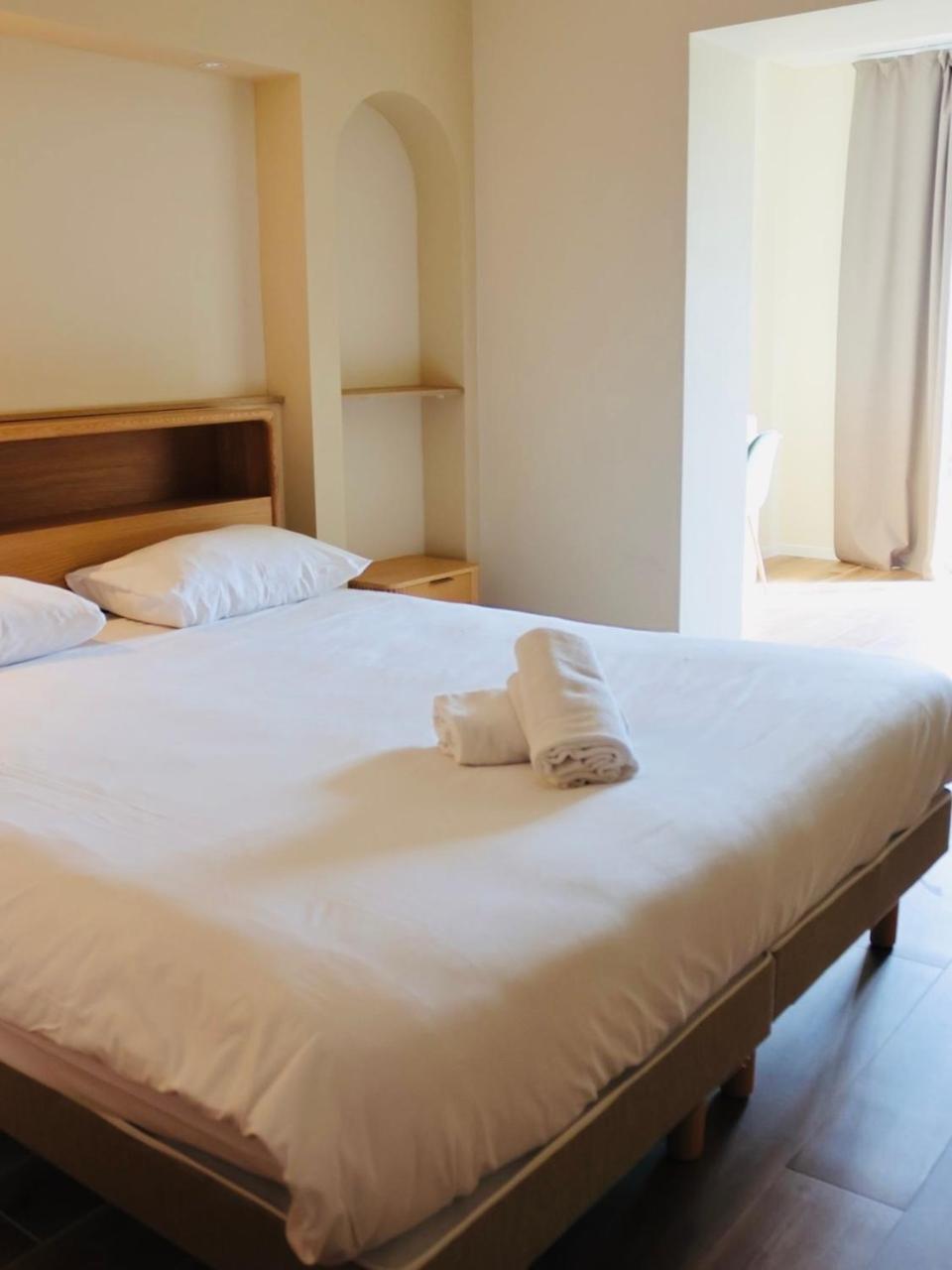 Adonis Sanary Grand Hotel Des Bains Bagian luar foto
