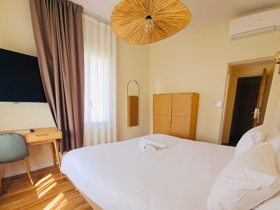 Adonis Sanary Grand Hotel Des Bains Bagian luar foto