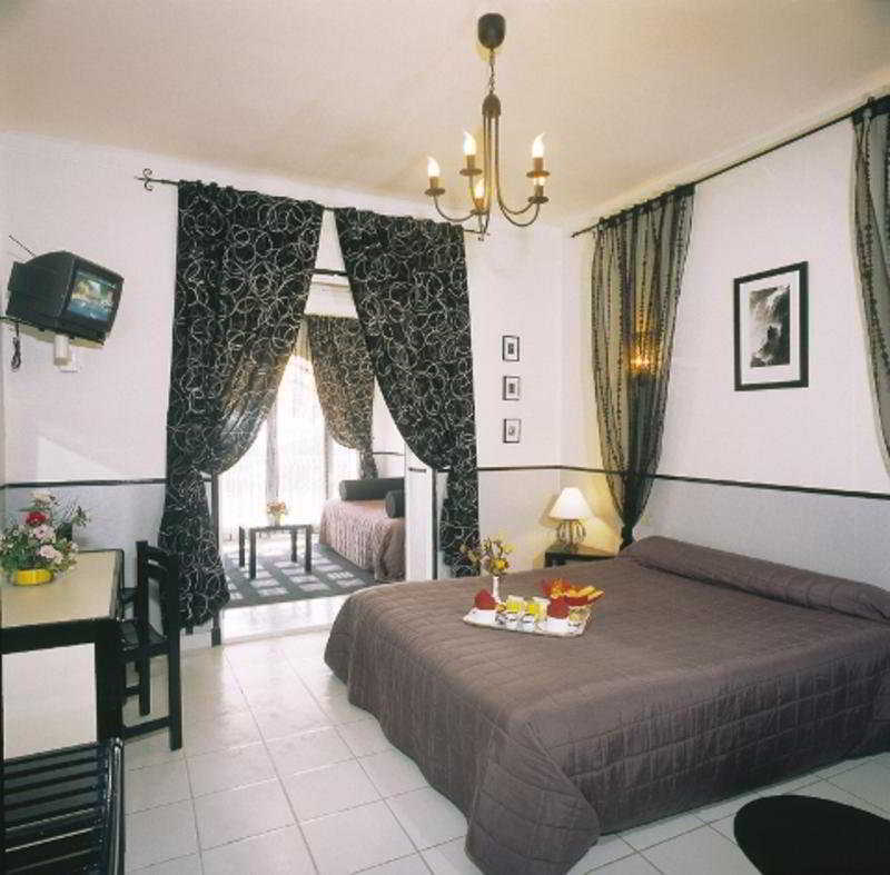 Adonis Sanary Grand Hotel Des Bains Bagian luar foto